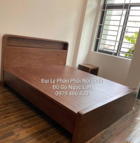 Giường Ngủ Gỗ Sồi Màu Óc Chó Kết hợp Kệ Đầu Giường Tinh Tế 