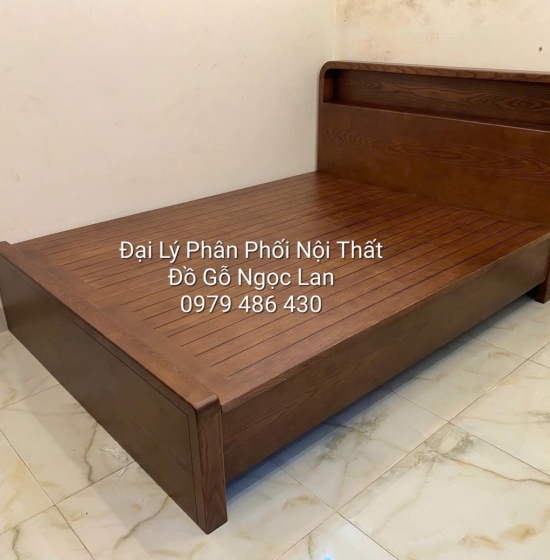 Giường Ngủ Gỗ Sồi Màu Óc Chó Kết hợp Kệ Đầu Giường Tinh Tế 