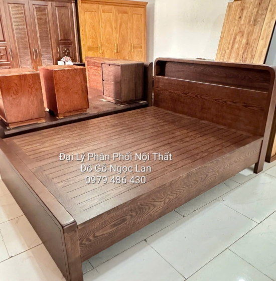 Giường Ngủ Gỗ Sồi Màu Óc Chó Kết hợp Kệ Đầu Giường Tinh Tế 