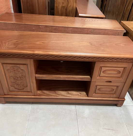 Kệ tivi gỗ xoan đào - mẫu cổ điển 