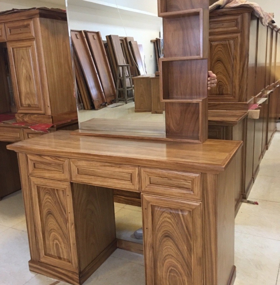 Bàn trang điểm gỗ tự nhiên - hiện đại 