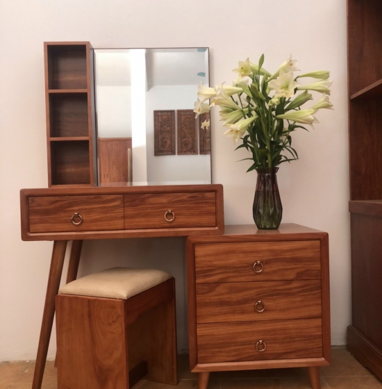 bàn trang điểm gỗ cẩm mẫu hiện đại , sang trọng 