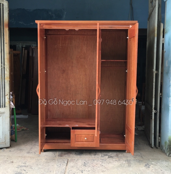 Tủ quần áo 3 cánh gỗ xoan đào - mẫu đai hoa 