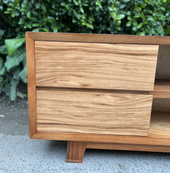 Kệ ti vi gỗ hương xám mẫu nhật hiện đại 