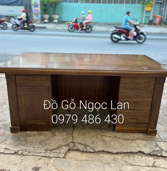BÀN LÀM VIỆC GIÁM ĐỐC GỖ HƯƠNG XÁM 1M6 MÀU ÓC CHÓ - MẪU BẮT CHỈ