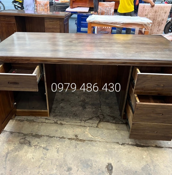 BÀN LÀM VIỆC GIÁM ĐỐC GỖ HƯƠNG XÁM 1M6 MÀU ÓC CHÓ - MẪU BẮT CHỈ