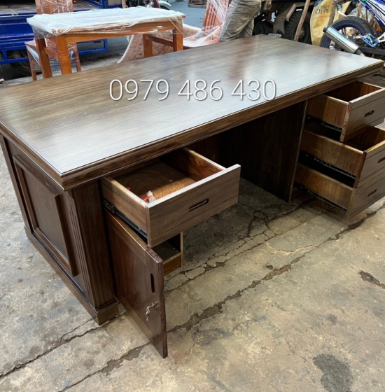 BÀN LÀM VIỆC GIÁM ĐỐC GỖ HƯƠNG XÁM 1M6 MÀU ÓC CHÓ - MẪU BẮT CHỈ