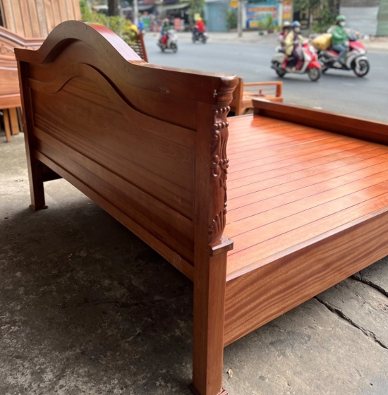 Giường ngủ gỗ xoan đào mẫu nữ hoàng - vạt phản liền 