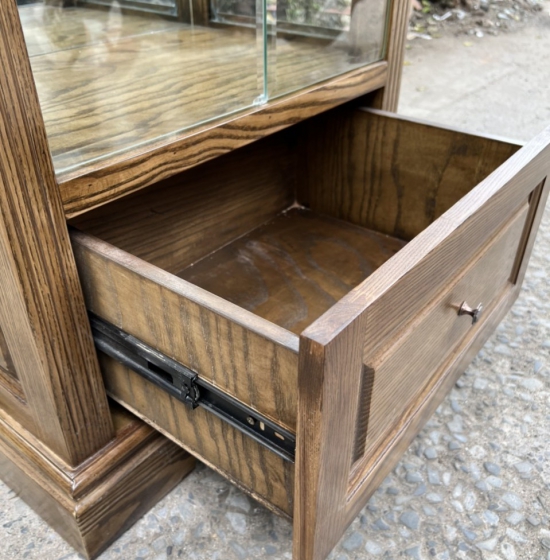 Tủ Rượu Gỗ Sồi Nga Vuông 65cm Màu Óc Chó Đẹp TR 040