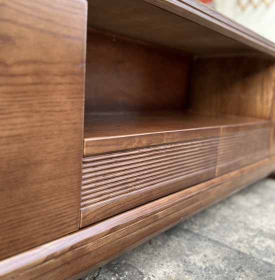 Kệ Ti Vi Gỗ Sồi Nga Lau Màu Hương Chân Xoắn 