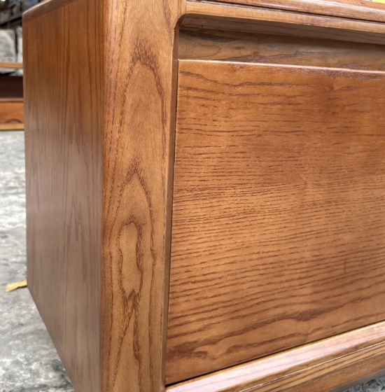 Kệ Ti Vi Gỗ Sồi Nga Lau Màu Hương Chân Xoắn 