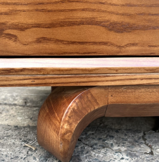 Kệ Ti Vi Gỗ Sồi Nga Lau Màu Hương Chân Xoắn 