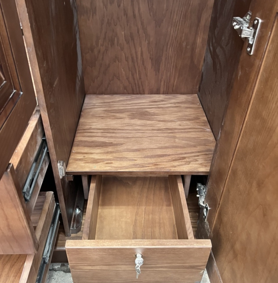 Tủ Quần Áo Gỗ Sồi Nga 4 Cánh Lau Màu Óc Chó Hiện Đại 