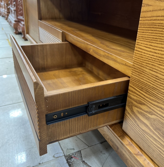 KỆ TIVI GỖ SỒI NGA CHÂN XOẮN LAU MÀU SƠN INCHEM CAO CẤP