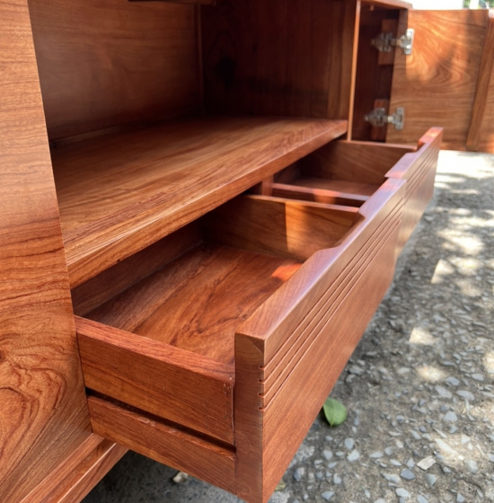 KỆ TIVI GỖ HƯƠNG ĐÁ CHÂN XOẮN CAO CẤP 