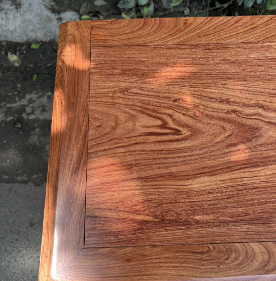 KỆ TIVI GỖ HƯƠNG ĐÁ CHÂN XOẮN CAO CẤP 