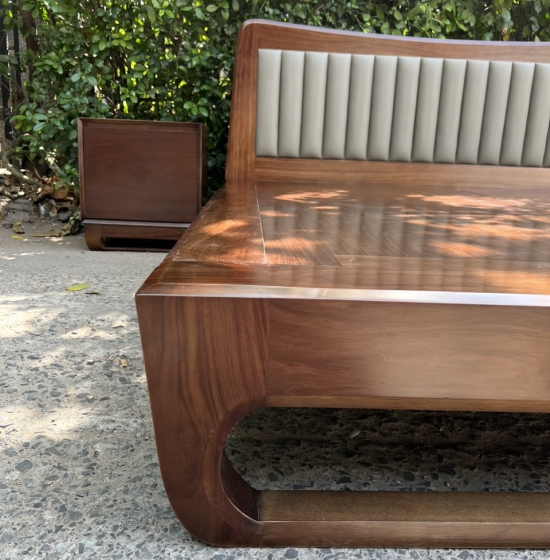 GIƯỜNG NGỦ KIỂU NHẬT CHÂN QUỲ GỖ HƯƠNG XÁM BỌC NỆM MÀU ÓC CHÓ 