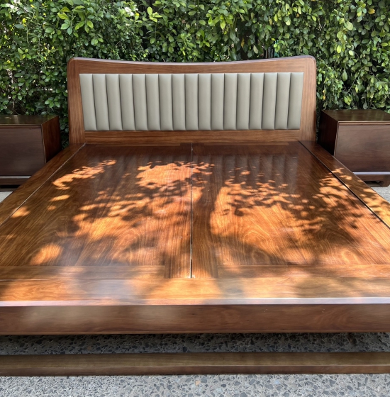 GIƯỜNG NGỦ KIỂU NHẬT CHÂN QUỲ GỖ HƯƠNG XÁM BỌC NỆM MÀU ÓC CHÓ 