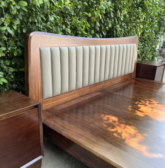 GIƯỜNG NGỦ KIỂU NHẬT CHÂN QUỲ GỖ HƯƠNG XÁM BỌC NỆM MÀU ÓC CHÓ 