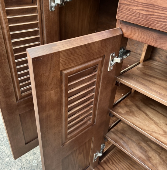 TỦ GIÀY DÉP GỖ SỒI NGA 4 CÁNH LAU MÀU ÓC CHÓ ĐẸP - HIỆN ĐẠI