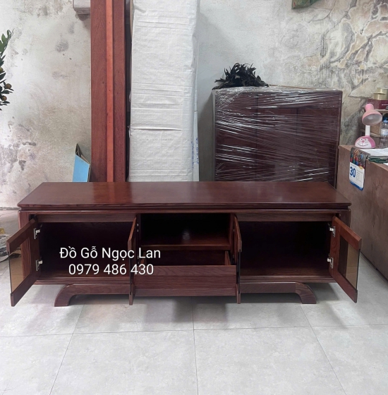 Kệ Ti Vi Gỗ Sồi Nga Màu Óc Chó Chân Cong Cánh Kính Giảm Chấn