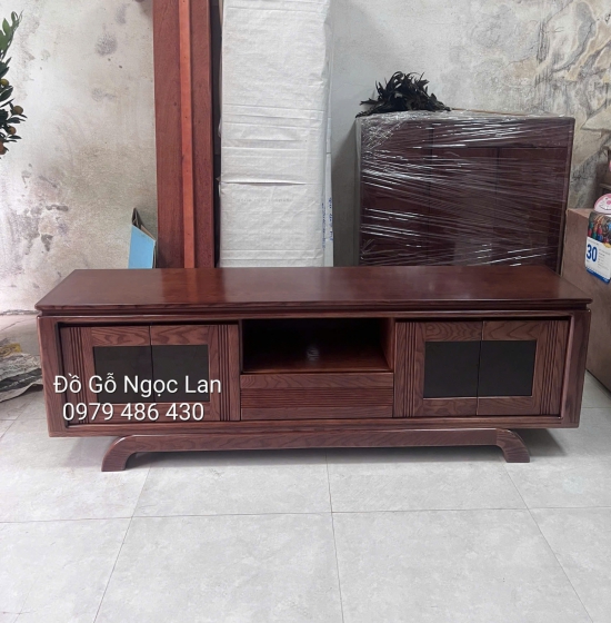 Kệ Ti Vi Gỗ Sồi Nga Màu Óc Chó Chân Cong Cánh Kính Giảm Chấn